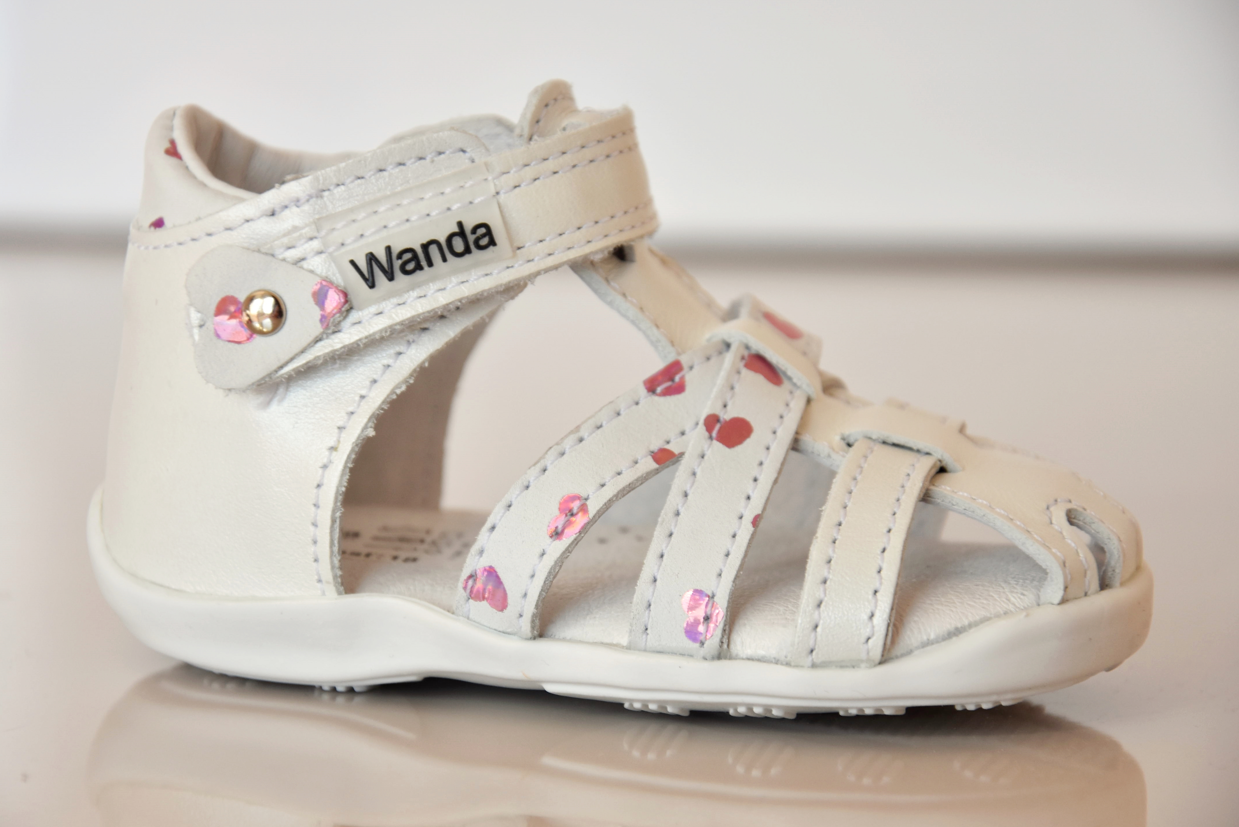 Wanda - 557 biele    Veľk.č: 19,20